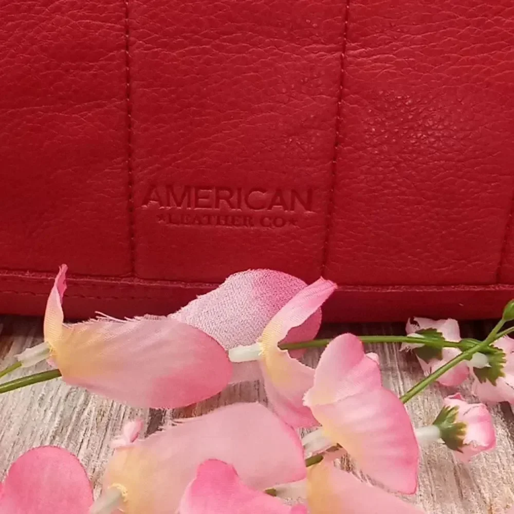 AMERICAN LEATHER CO. Dayton Quilted Leather Crossbody Bag Purse